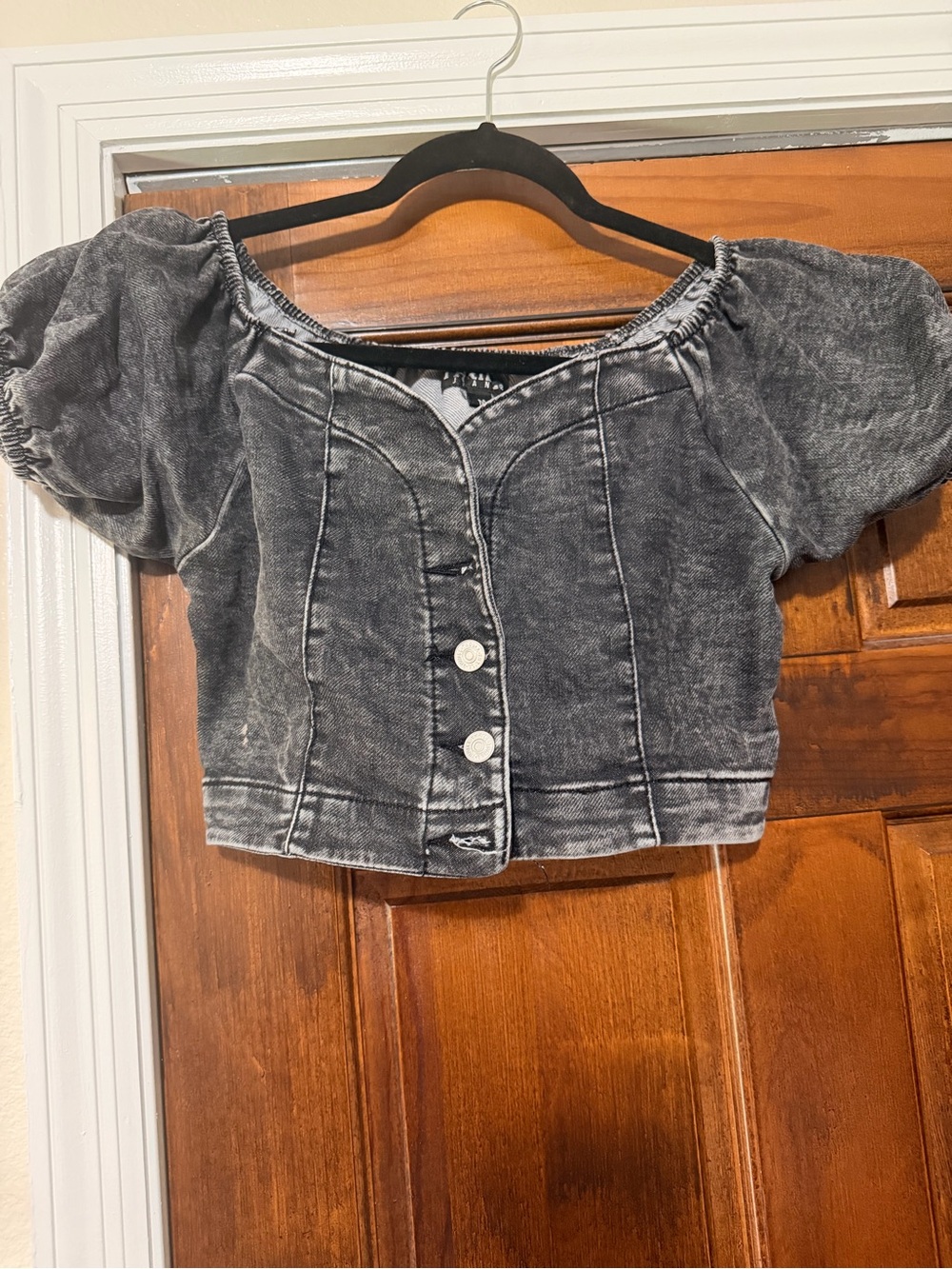 Washed Black Cropped Puff-Sleeve Button-Front Top